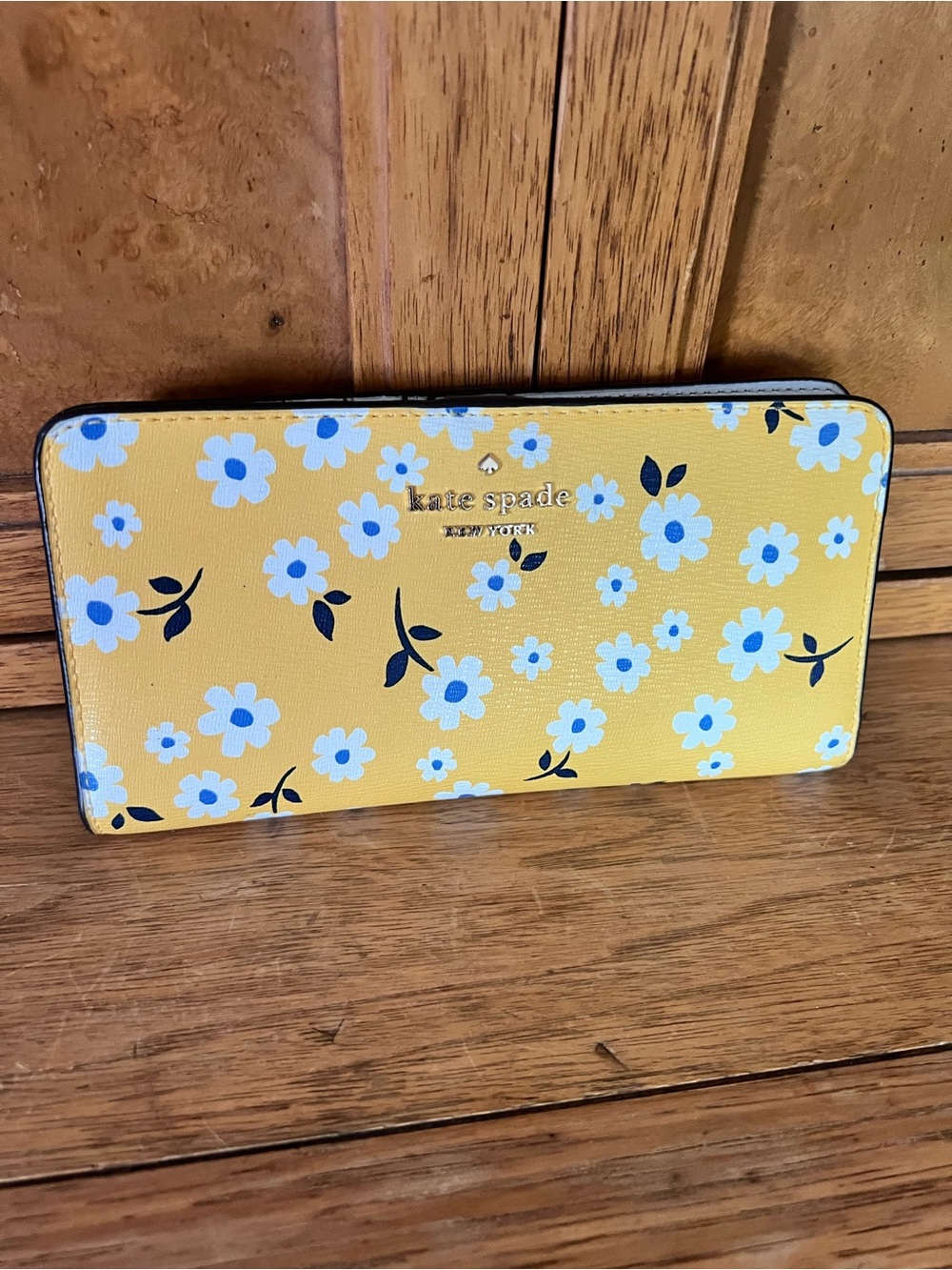 kate spade yellow daisy wallet - Picture 2 of 9